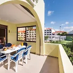 Oura Sunset Apartmán *
