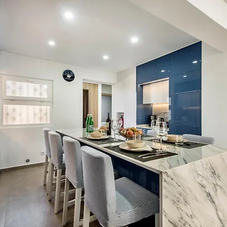 Oura Sunset Lägenhet *